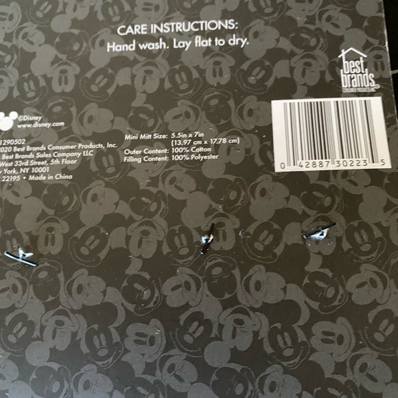 2 oversized Disney oven mitts - Picture 3 of 3